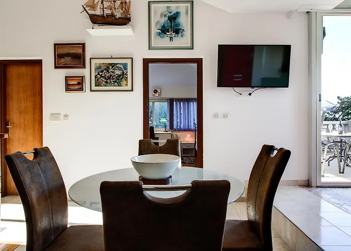 Near Sandy Firule Split