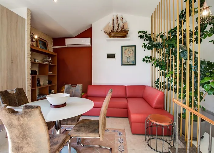 Near Sandy Firule Split