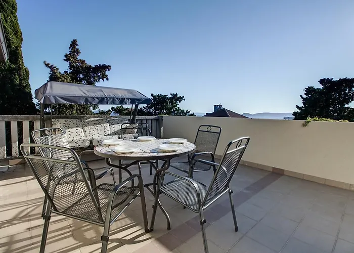 Near Sandy Firule Split