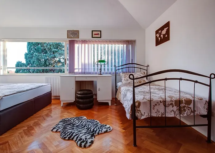 Near Sandy Firule * Split